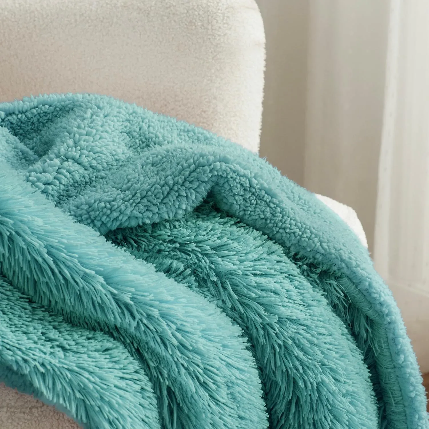 Bedsure Fluffy Green Throw Blanket Gifts for Women, Men, Soft Fleece Cozy Fuzzy Sherpa Plush Warm Minky Thick Faux Fur Throws for Couch, Bed, Green Decor Spring Blanket Gifts for Mom Dad, 50x60
