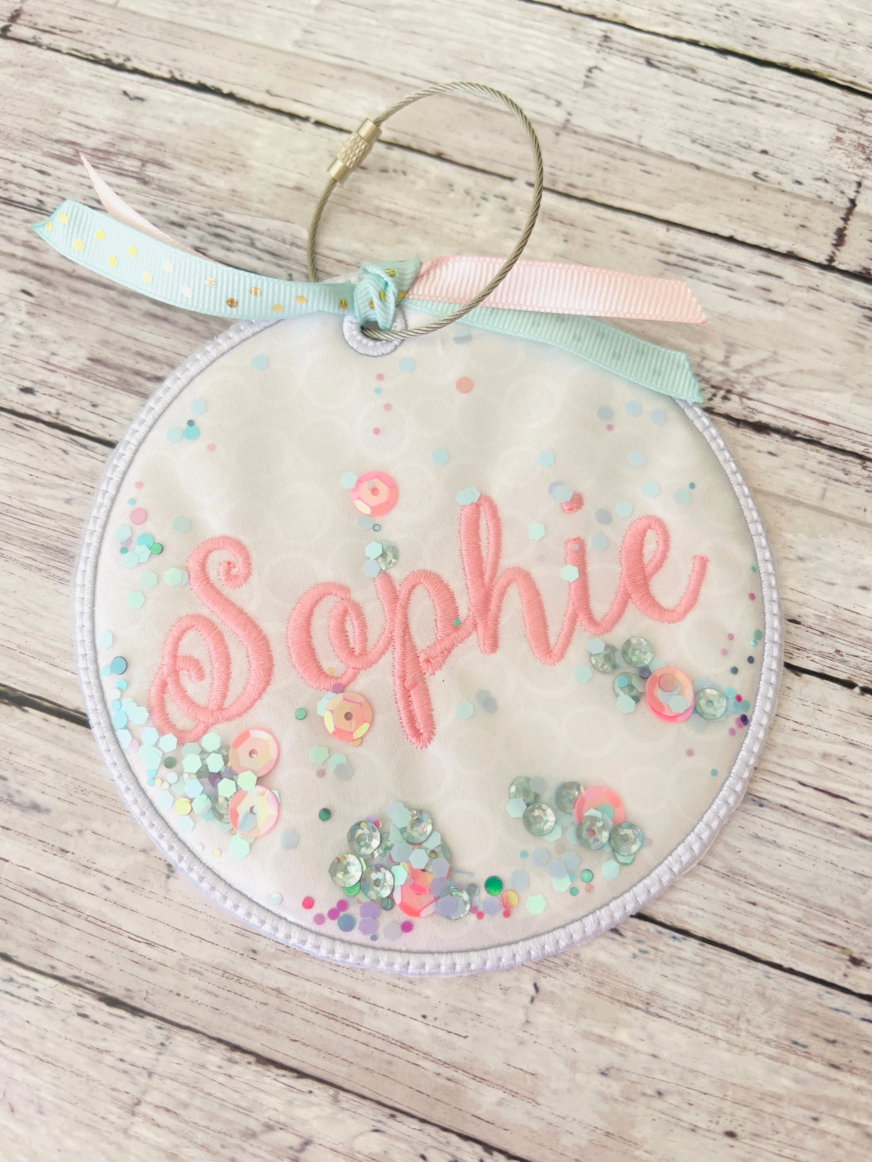 Circle Shaker Bag Tag