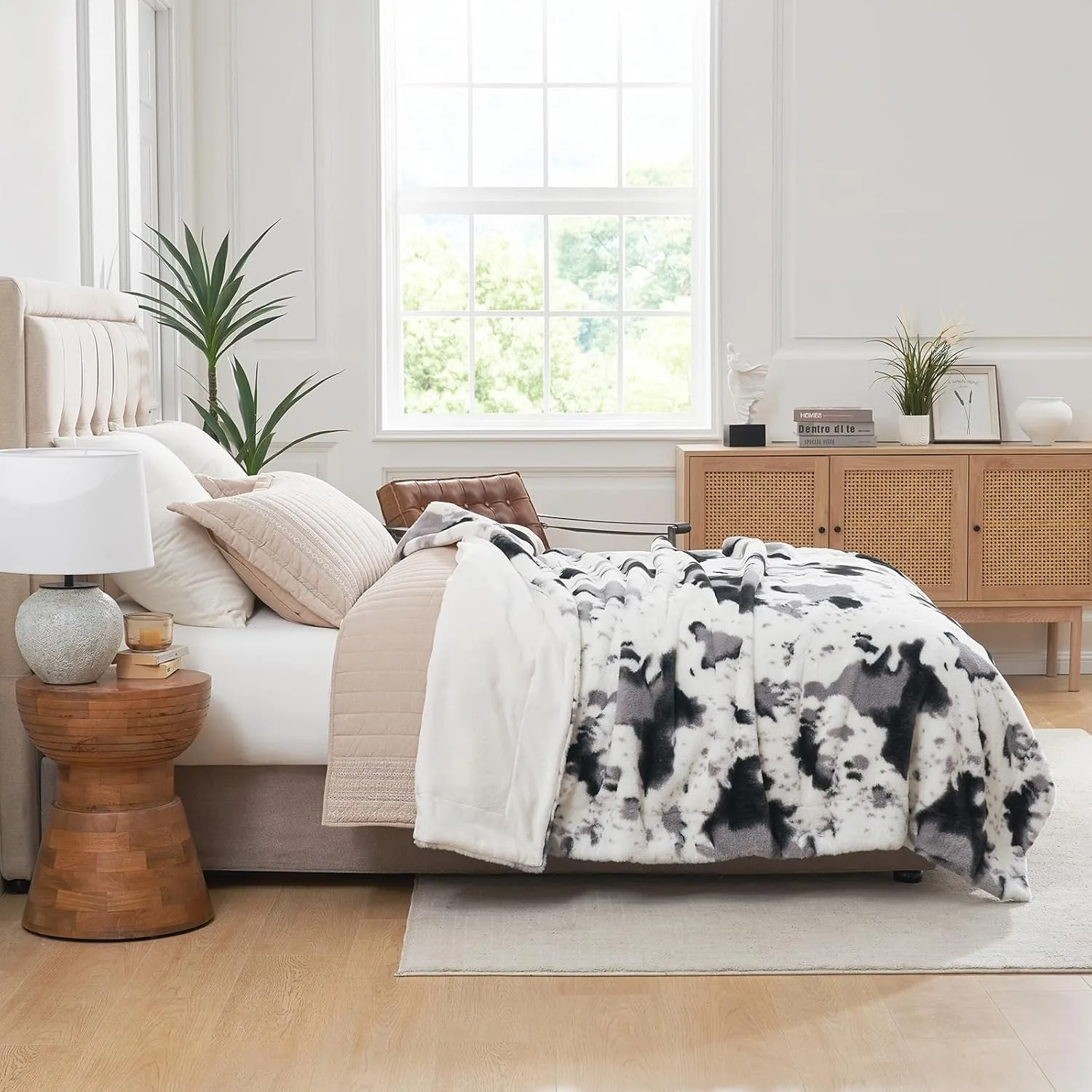 Cozy Bliss Cow Print Faux Fur Throw Blanket, Animal Printed Blankets Super Soft Warm Thick Fluffy Throws Home Decor for Couch Bed Sofa Women (Black&Grey Cow, 50x60 Inches)