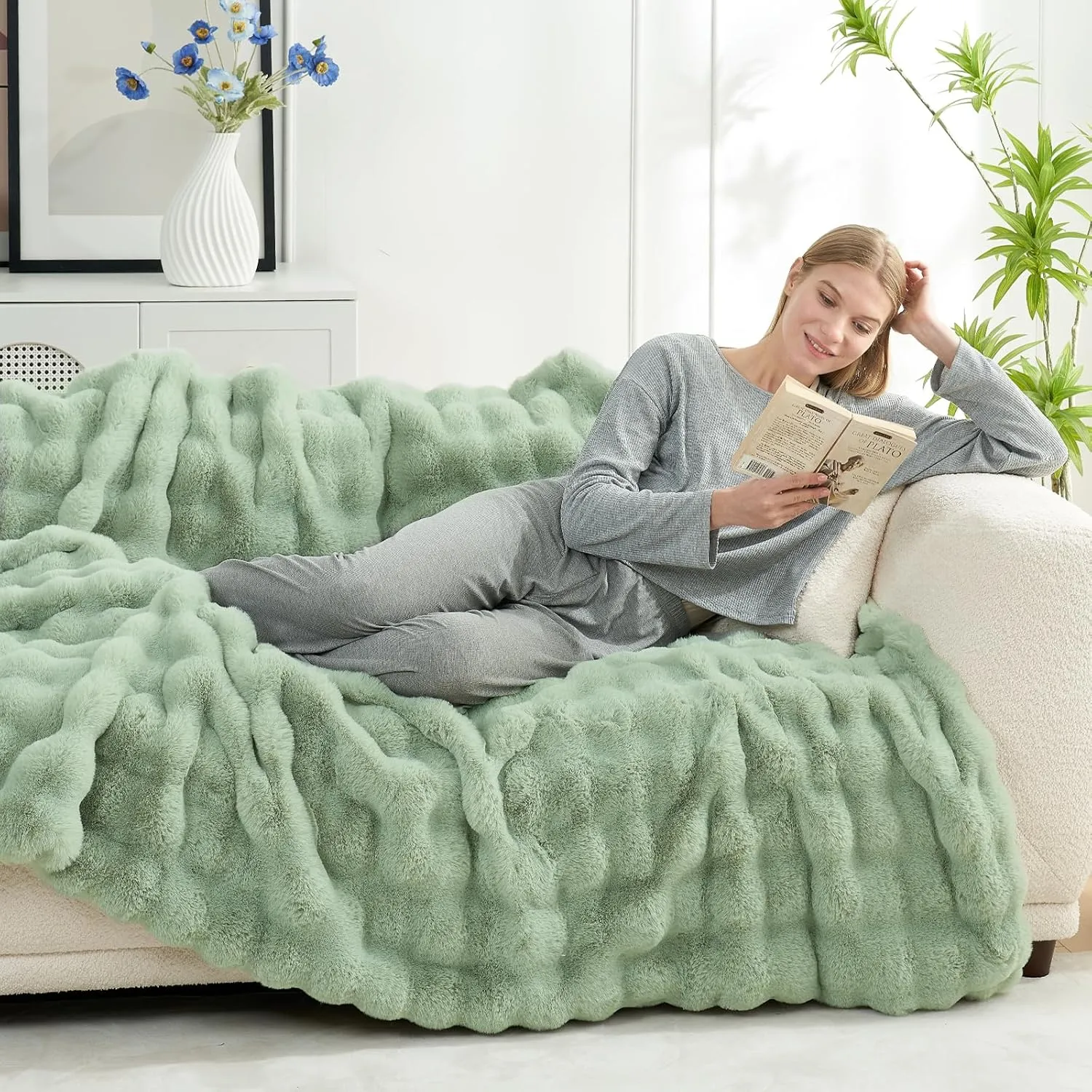 Cozy Bliss Faux Fur Throw Blanket for Couch, Fuzzy Soft Plush Thick Bubble Blanket for Sofa Bedroom Living Room, 50 * 60 Inches Sage Green