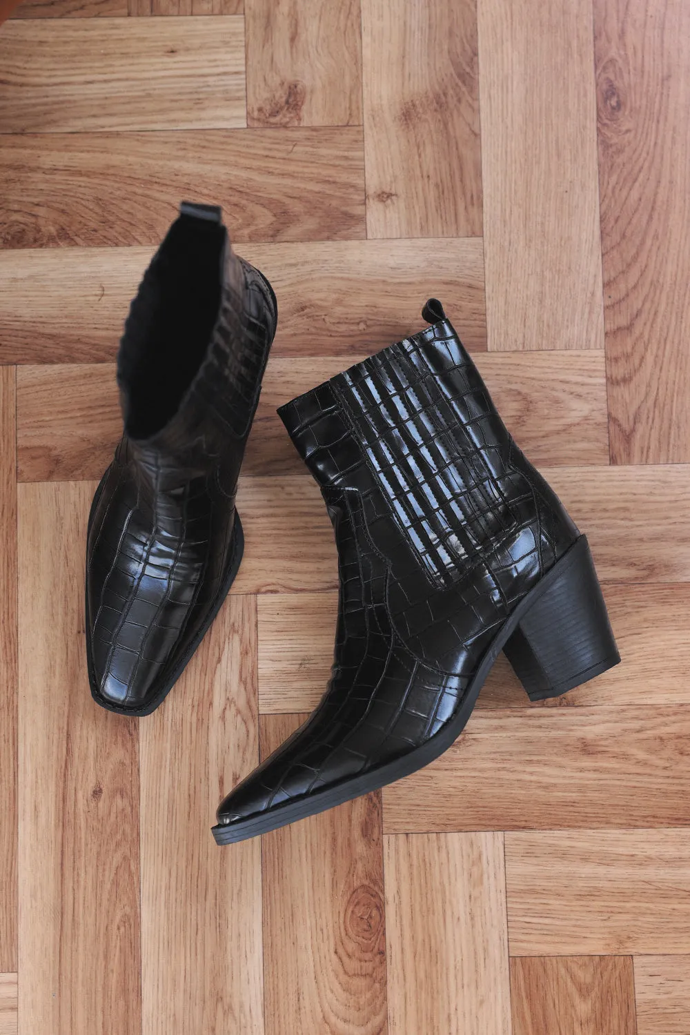 Embossed cowboy ankle boots - Women's
