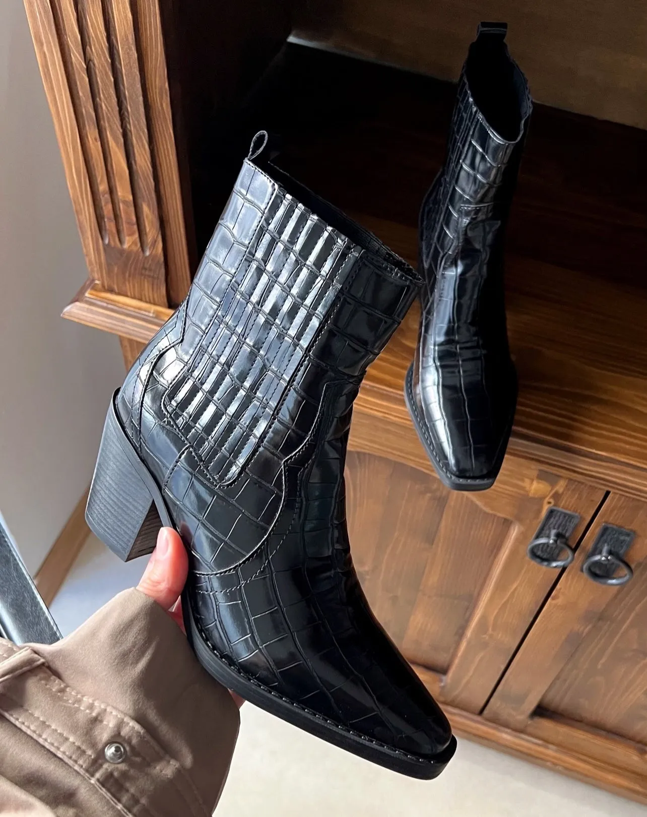 Embossed cowboy ankle boots - Women's