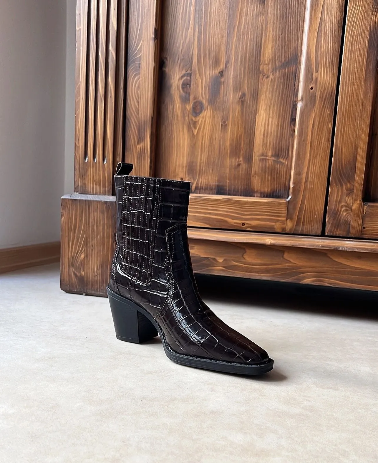Embossed cowboy ankle boots - Women's
