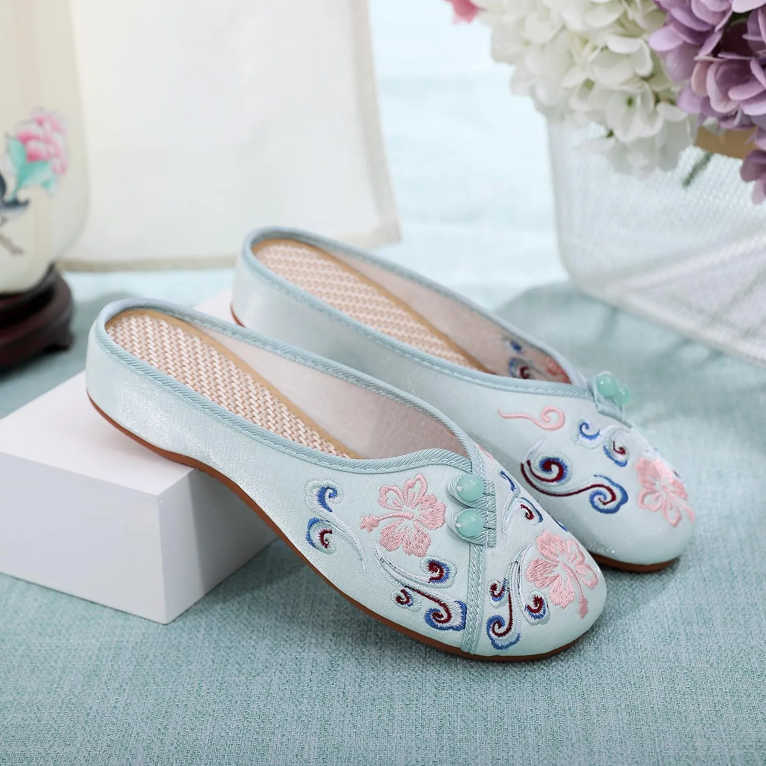 Embroidered Flower Women's Shoes Backless Mules Comfortable Flats Round Toe Loafers Chinese Style Canvas Slippers Cute Sandals
