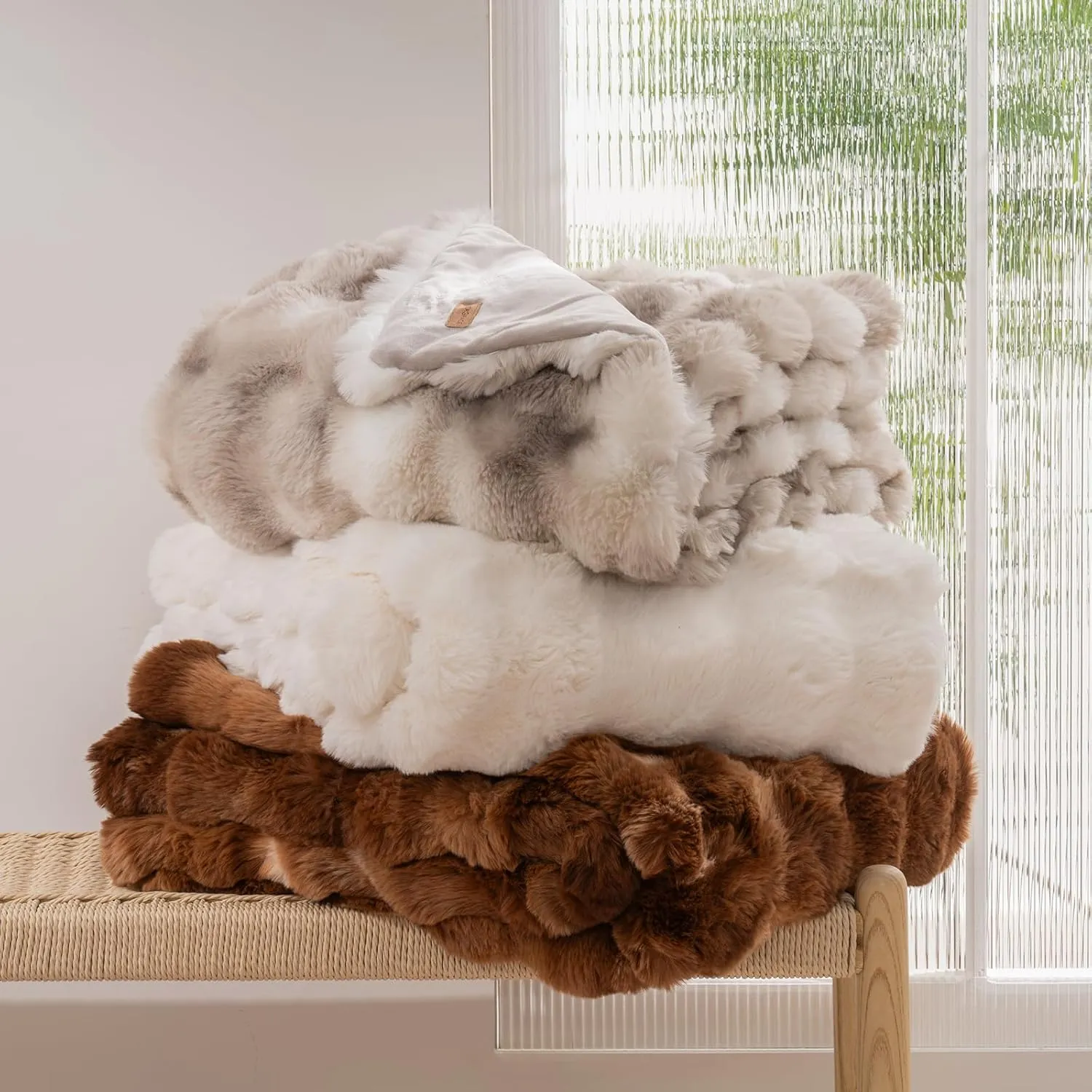 EVERGRACE Ultra Soft Luxury Fluffy Ridgeline Faux Rabbit Fur Throw Blanket, Thick Warm Bubble Throw for Bed, Cozy Plush Reversible Blankets for Couch, Chair, Sofa, Ivory White, 50x60 Inches, 870 GSM