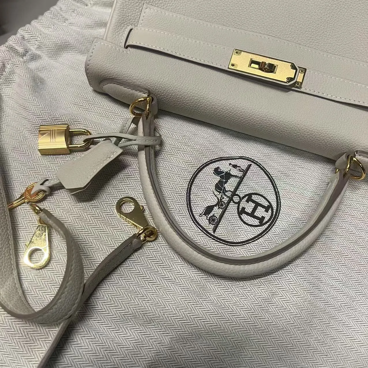 Hermes Kelly 28 Togo Leather White Top Handle Bag - Brand New Full Set