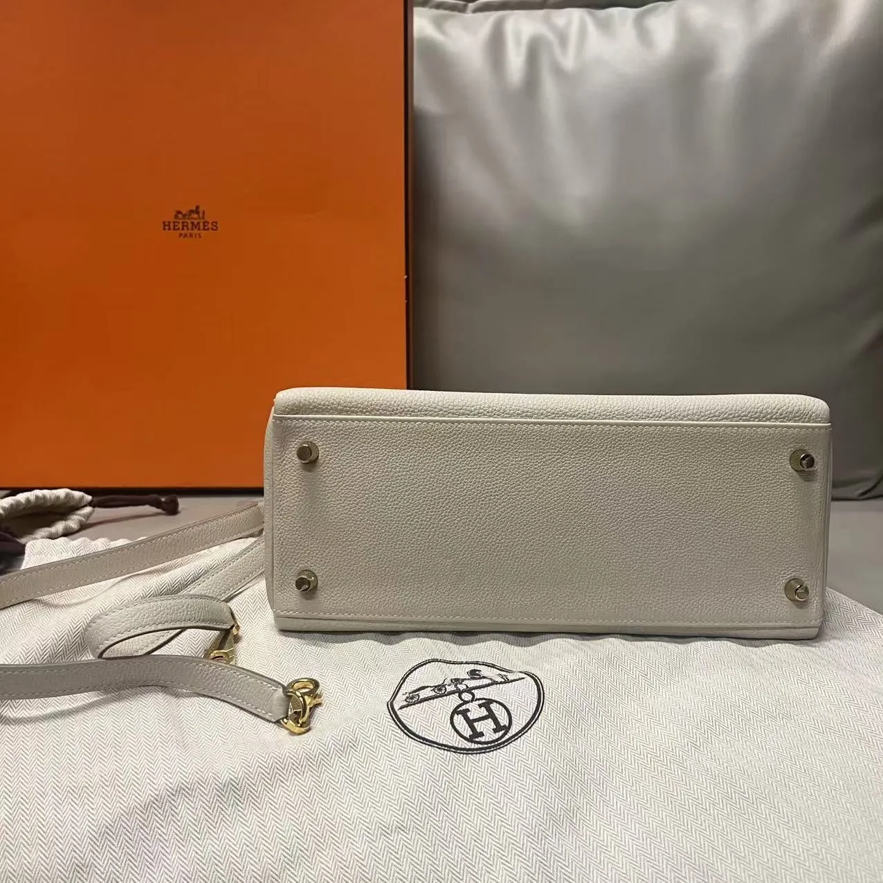 Hermes Kelly 28 Togo Leather White Top Handle Bag - Brand New Full Set