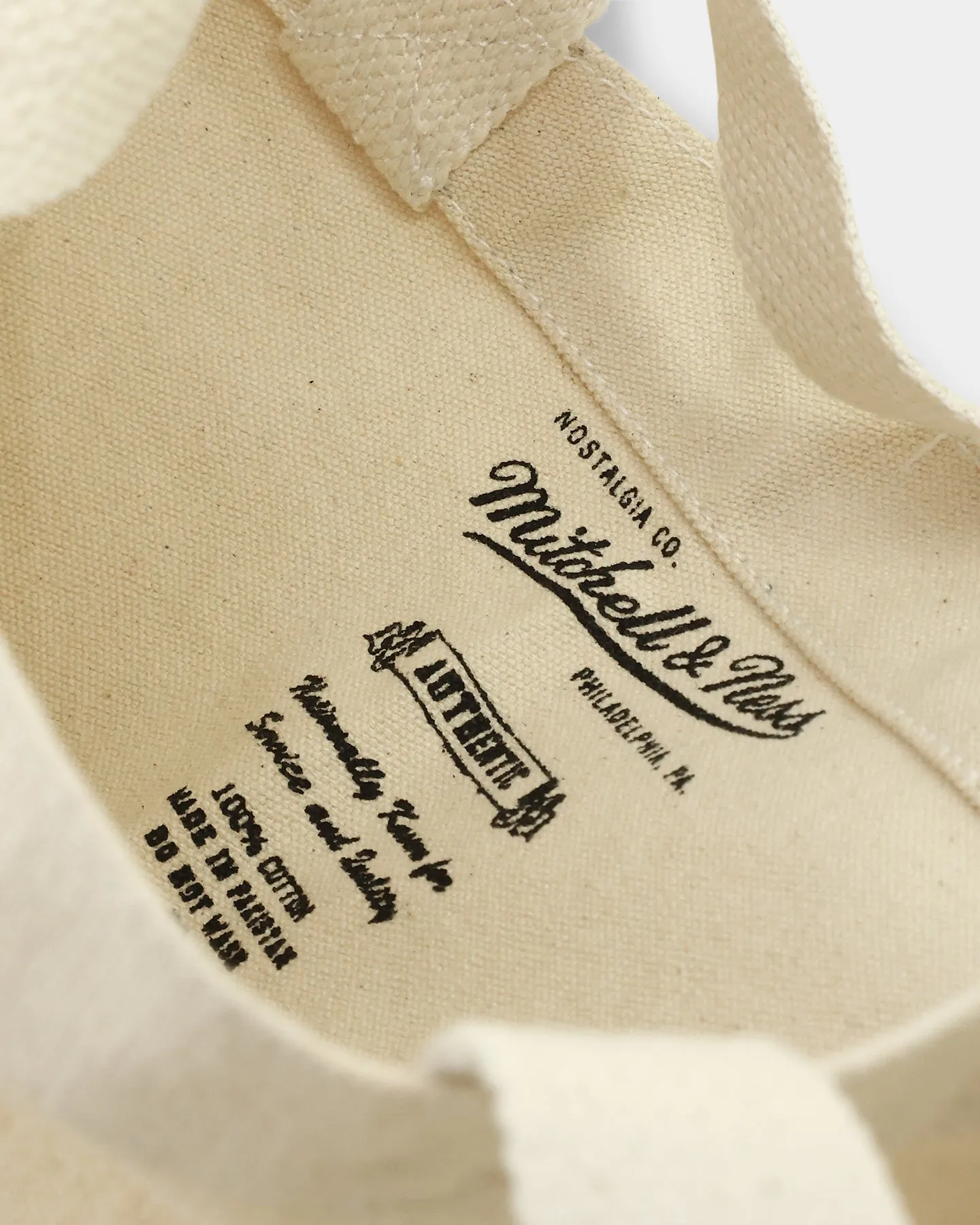 Mitchell & Ness Vancouver Grizzlies Keyline Tote Bag Cream