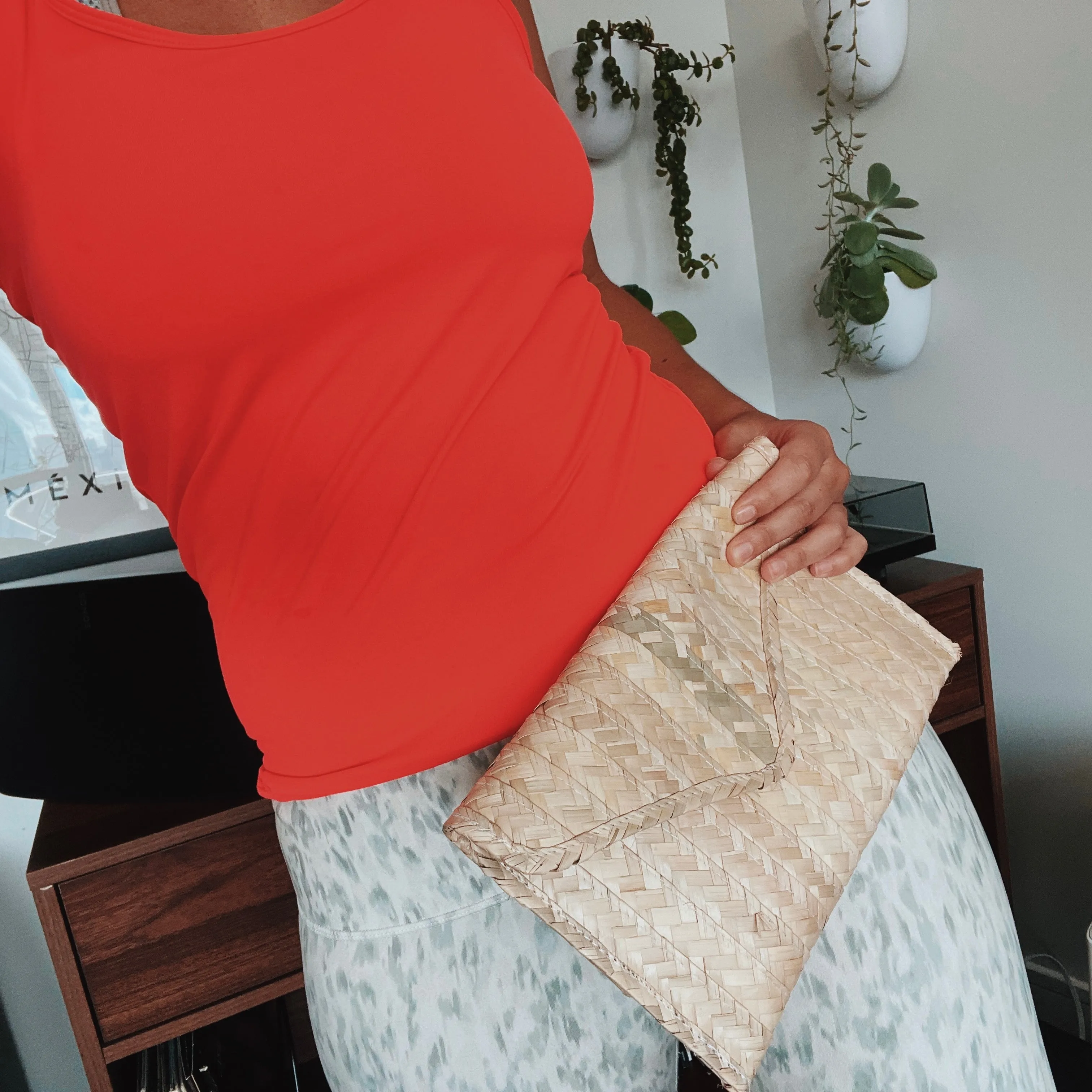 Palm straw clutch purse