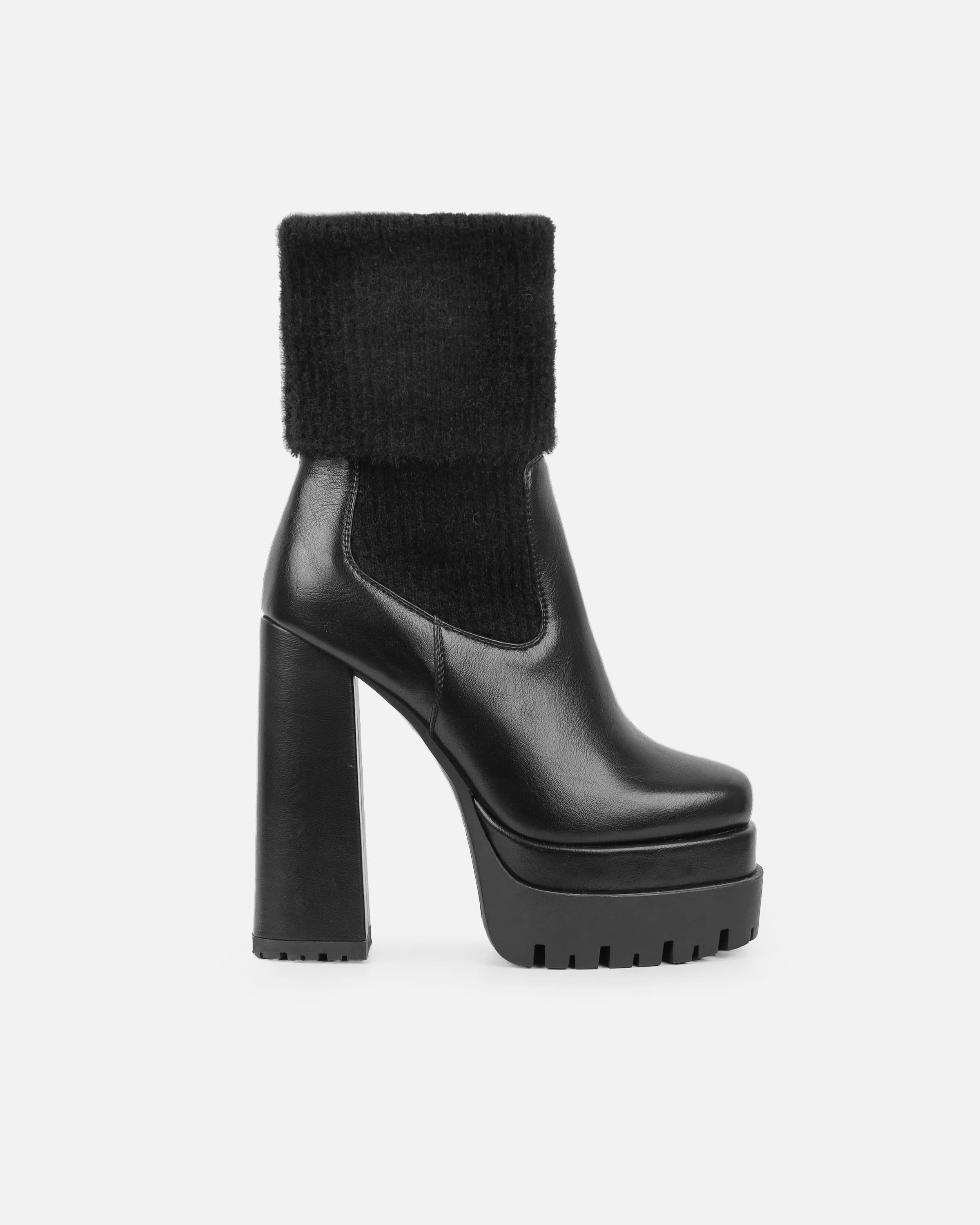 Roddy Black Platform Chelsea Boots With Fluffy Sock