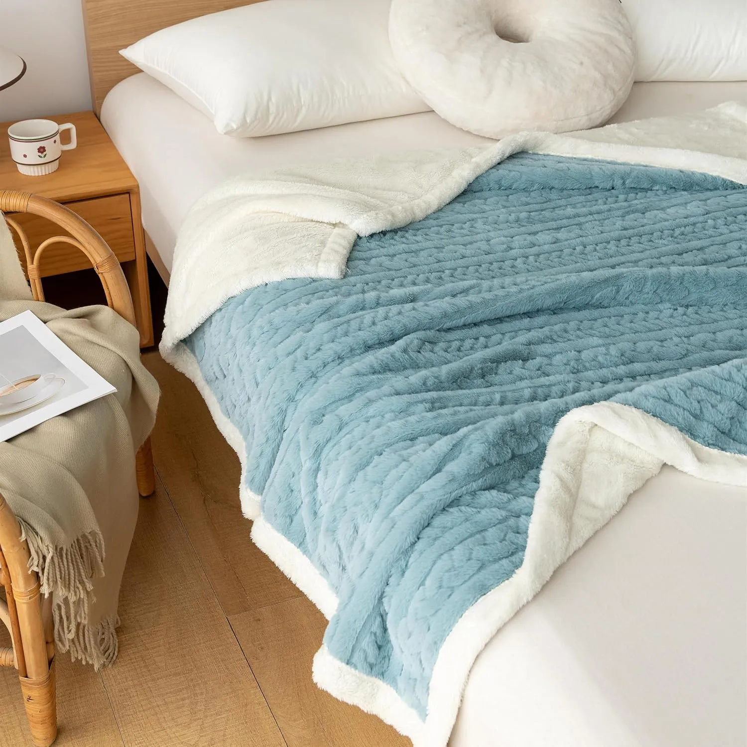 UKELER Boho Throw Blanket 50x60 inch, 540 GSM Faux Fur Blanket for Bed Sofa Travel Camping, Super Soft Cozy Fluffy Plush Blanket, Southwestern Aztec Sherpa Fleece Blanket for All Seasons, Turquoise