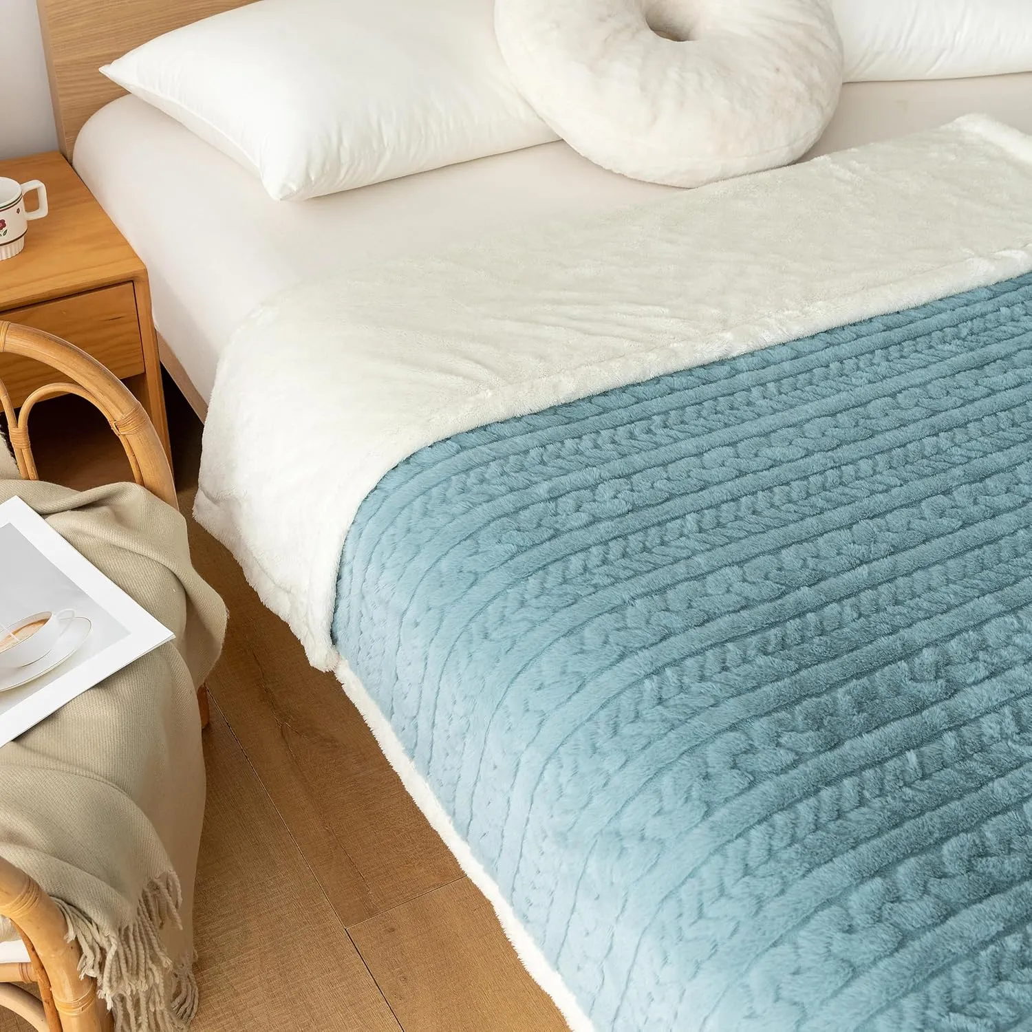 UKELER Boho Throw Blanket 50x60 inch, 540 GSM Faux Fur Blanket for Bed Sofa Travel Camping, Super Soft Cozy Fluffy Plush Blanket, Southwestern Aztec Sherpa Fleece Blanket for All Seasons, Turquoise