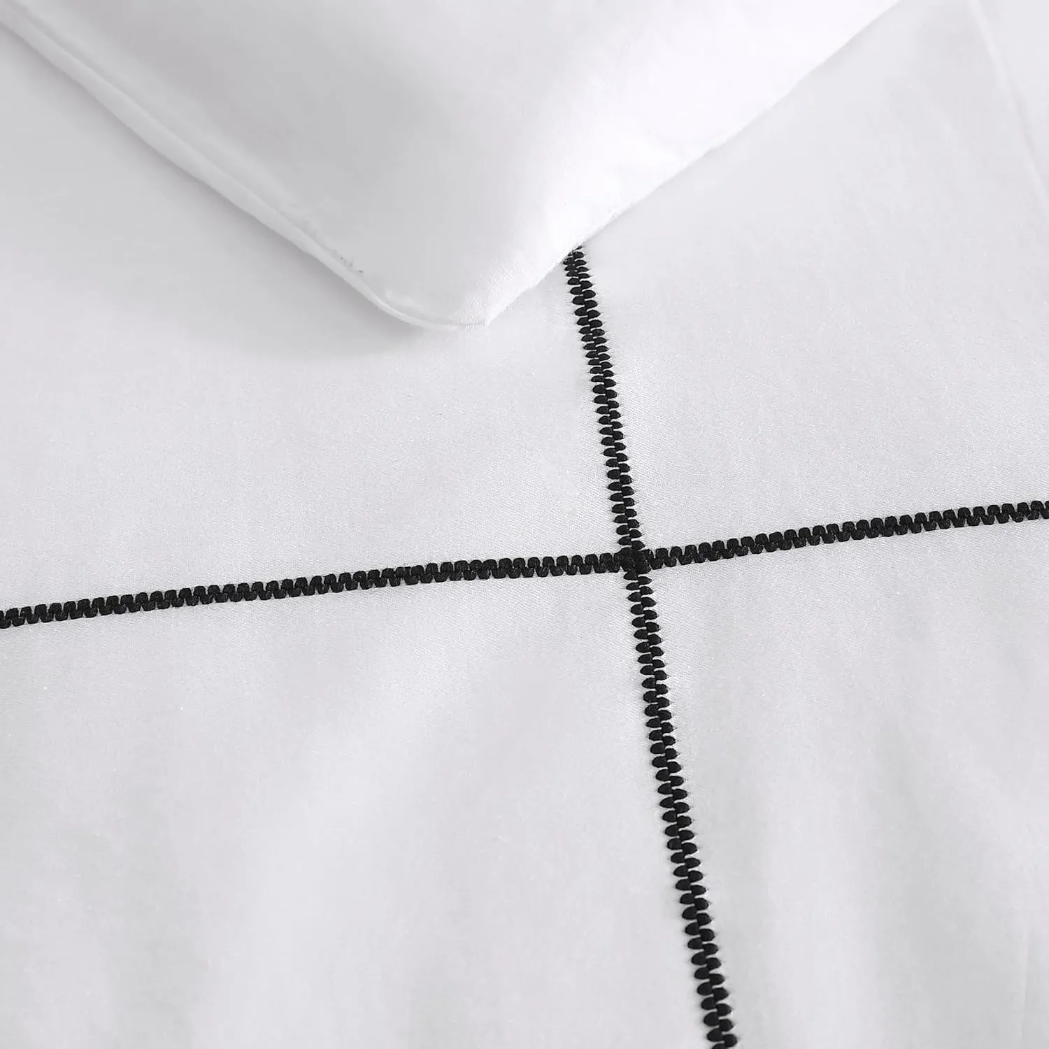Vera Wang - King Duvet Cover Set, Soft Bedding Set with Matching Shams, Button Closure, Chic Room Essentials (Zig Zag White, King)