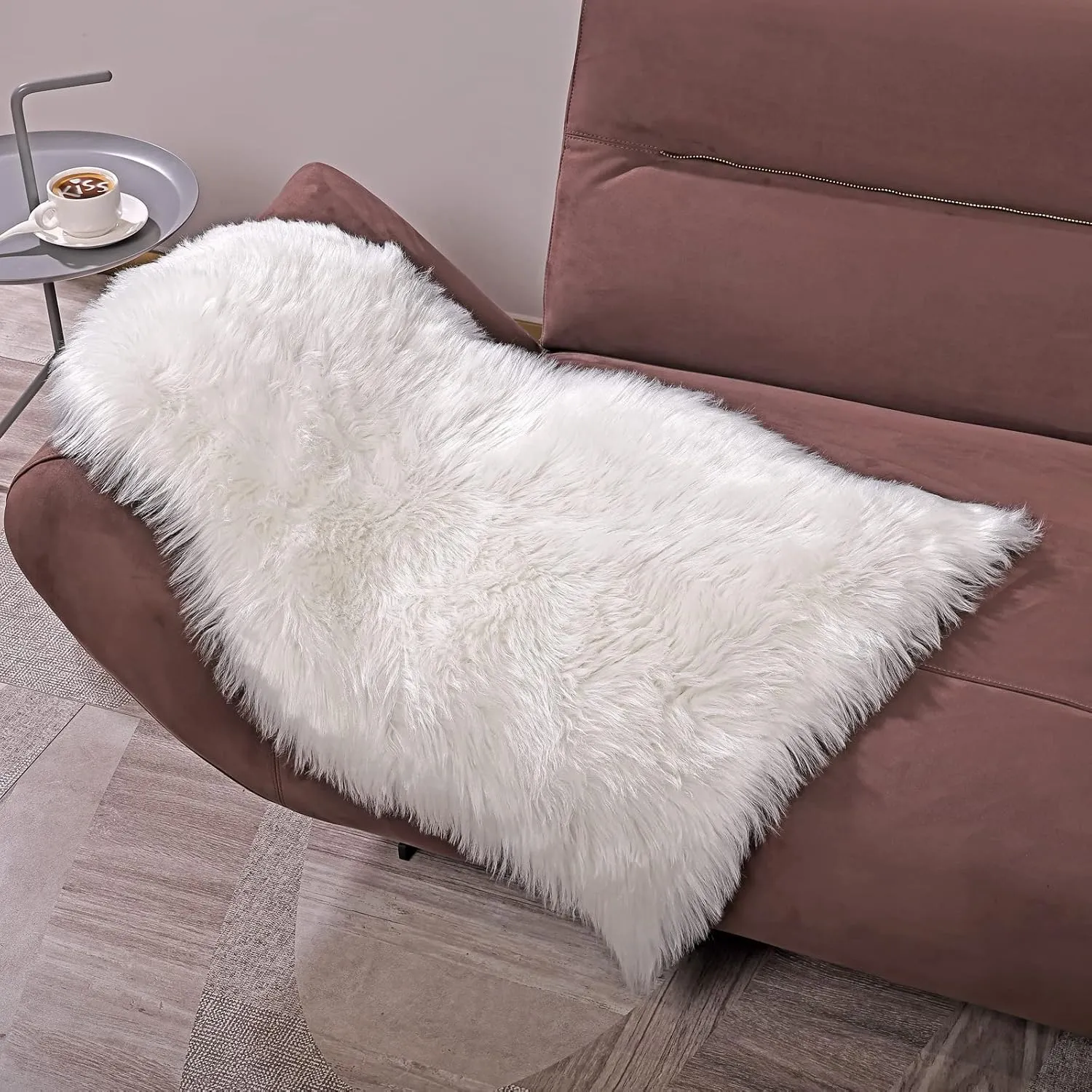 White Faux Fur Rug，Faux Sheepskin Fur Seat Covers,White Fluffy Area Rug Decor Throw Rug Carpets for Bedroom Living Room 2 x 3 Feet