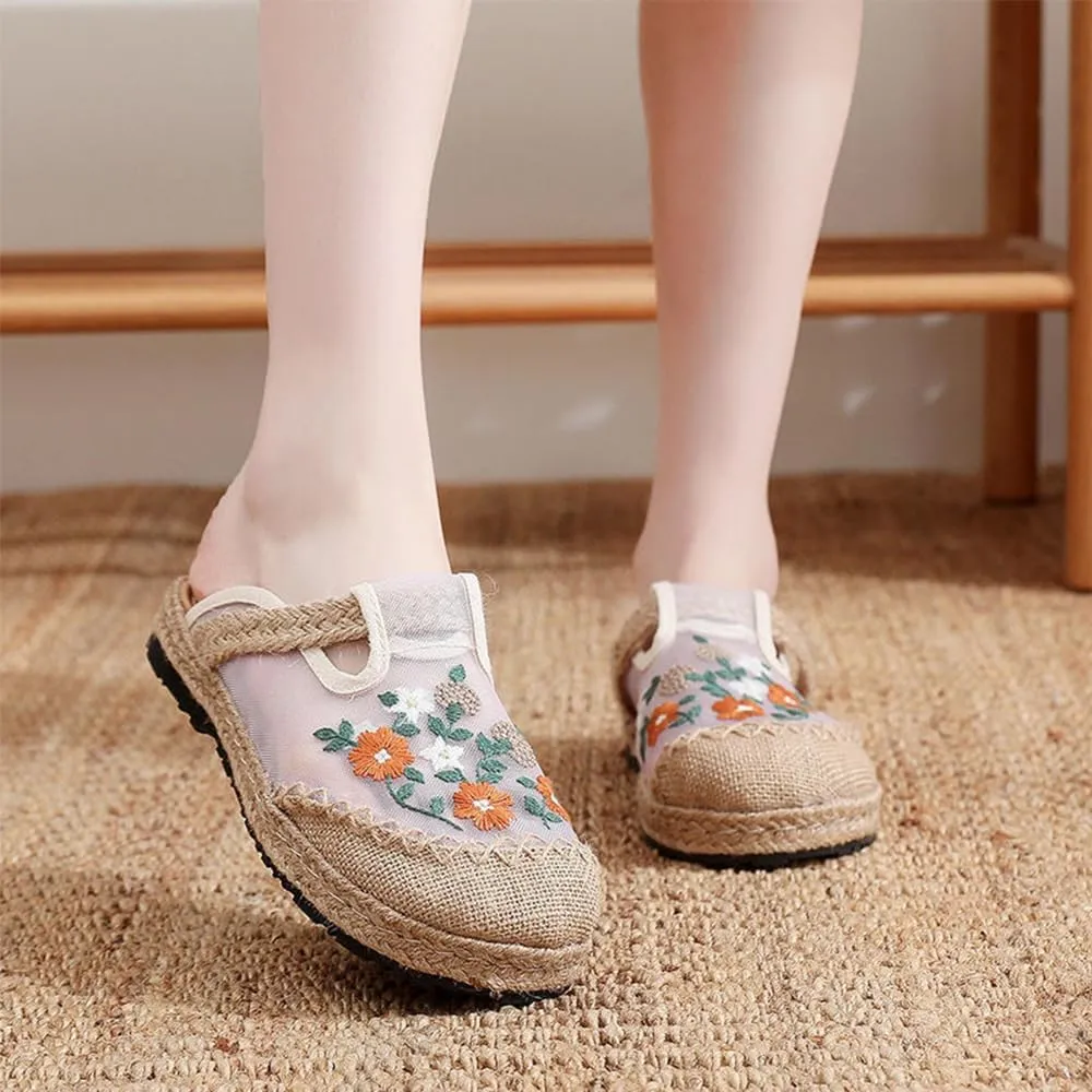 Women's Floral Embroidered Shoes Comfortable Round Toe Flats Chinese Ethnic Style Traditional Old Beijing Embroidered Shoe