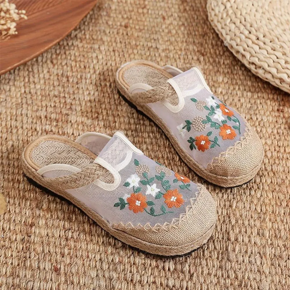 Women's Floral Embroidered Shoes Comfortable Round Toe Flats Chinese Ethnic Style Traditional Old Beijing Embroidered Shoe