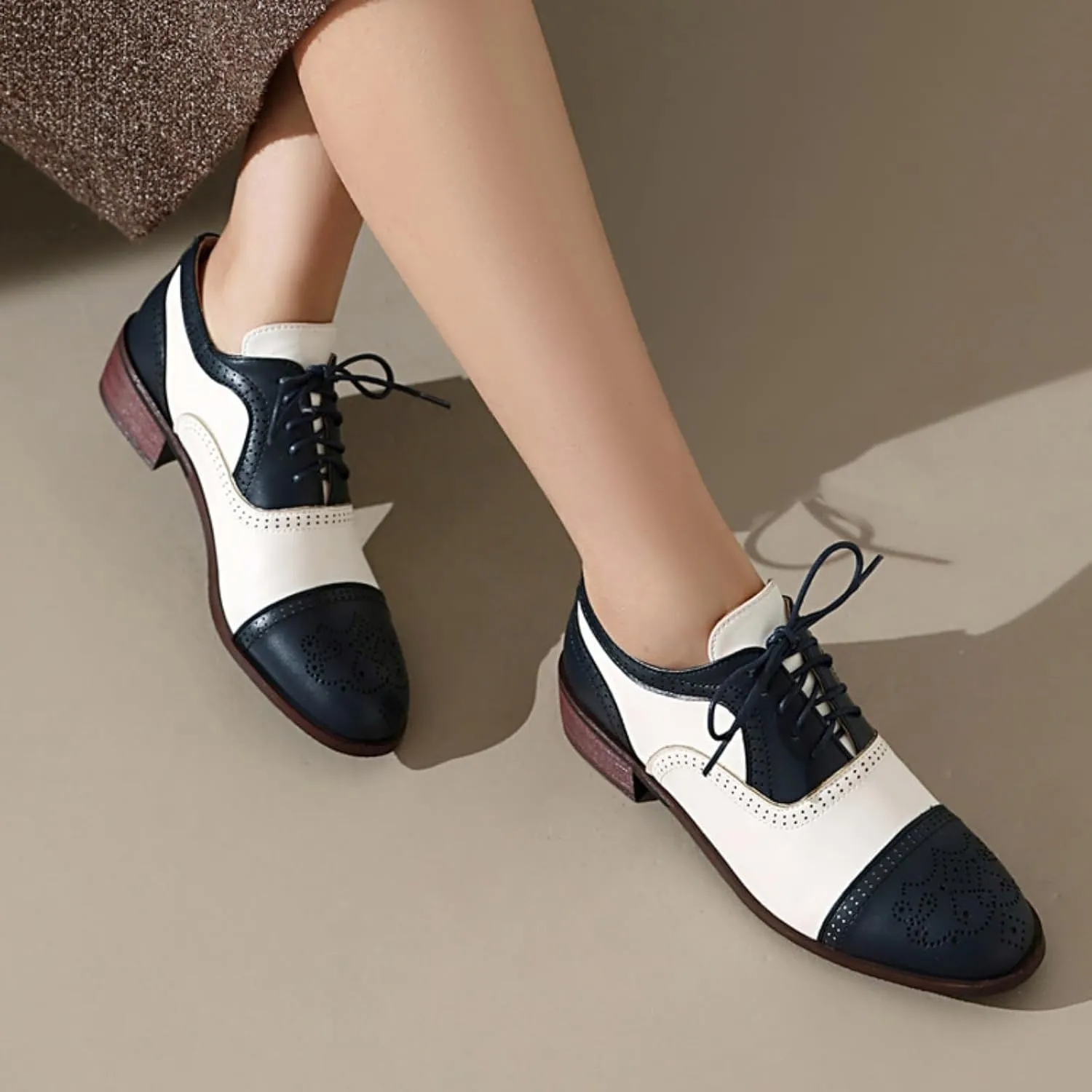 Women's Leather Perforated Lace-Up Oxfords Brogues Shoes Classic Retro Round Toe Low Heels Block Patchwork Multicolor Wingtip Derby Saddle Pumps