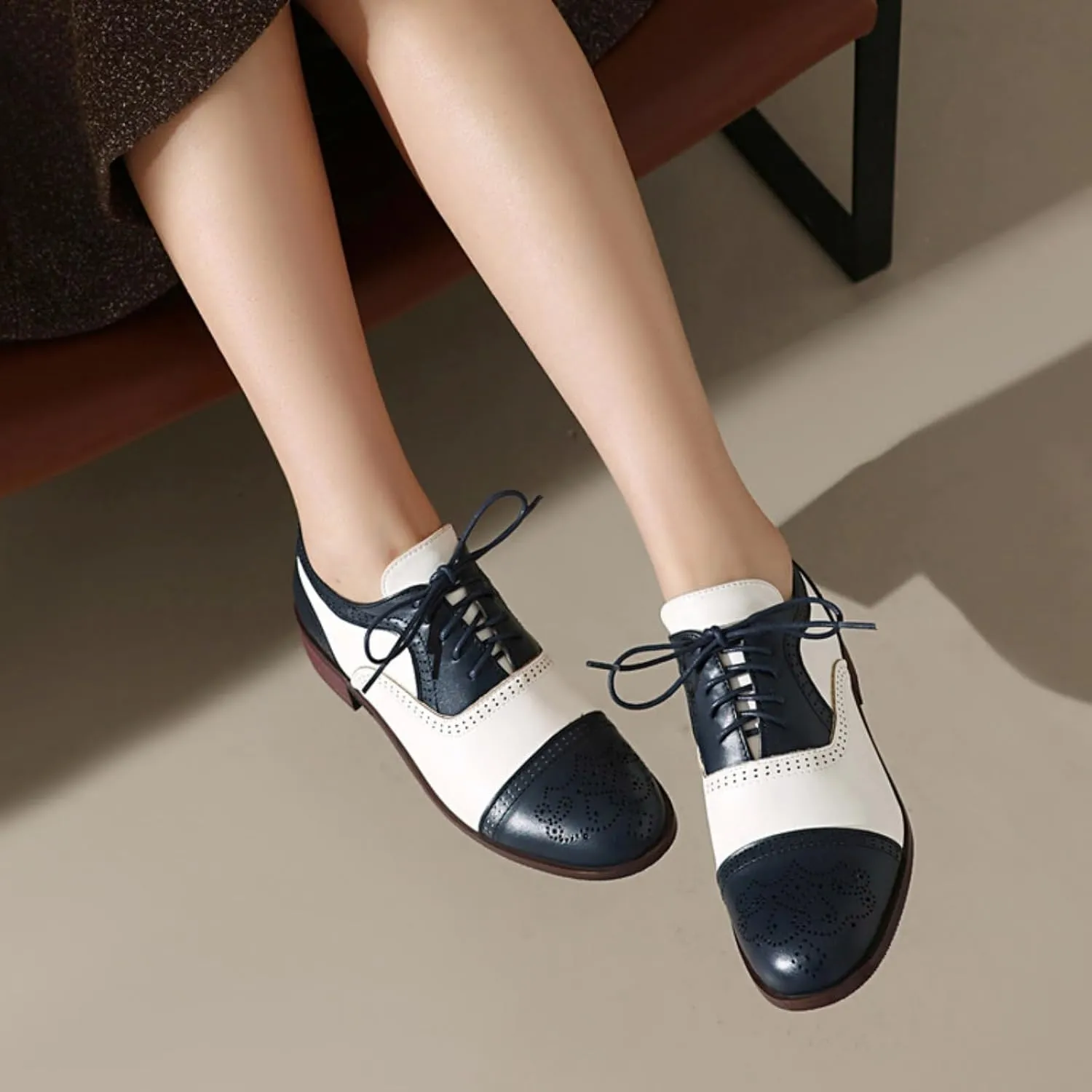 Women's Leather Perforated Lace-Up Oxfords Brogues Shoes Classic Retro Round Toe Low Heels Block Patchwork Multicolor Wingtip Derby Saddle Pumps