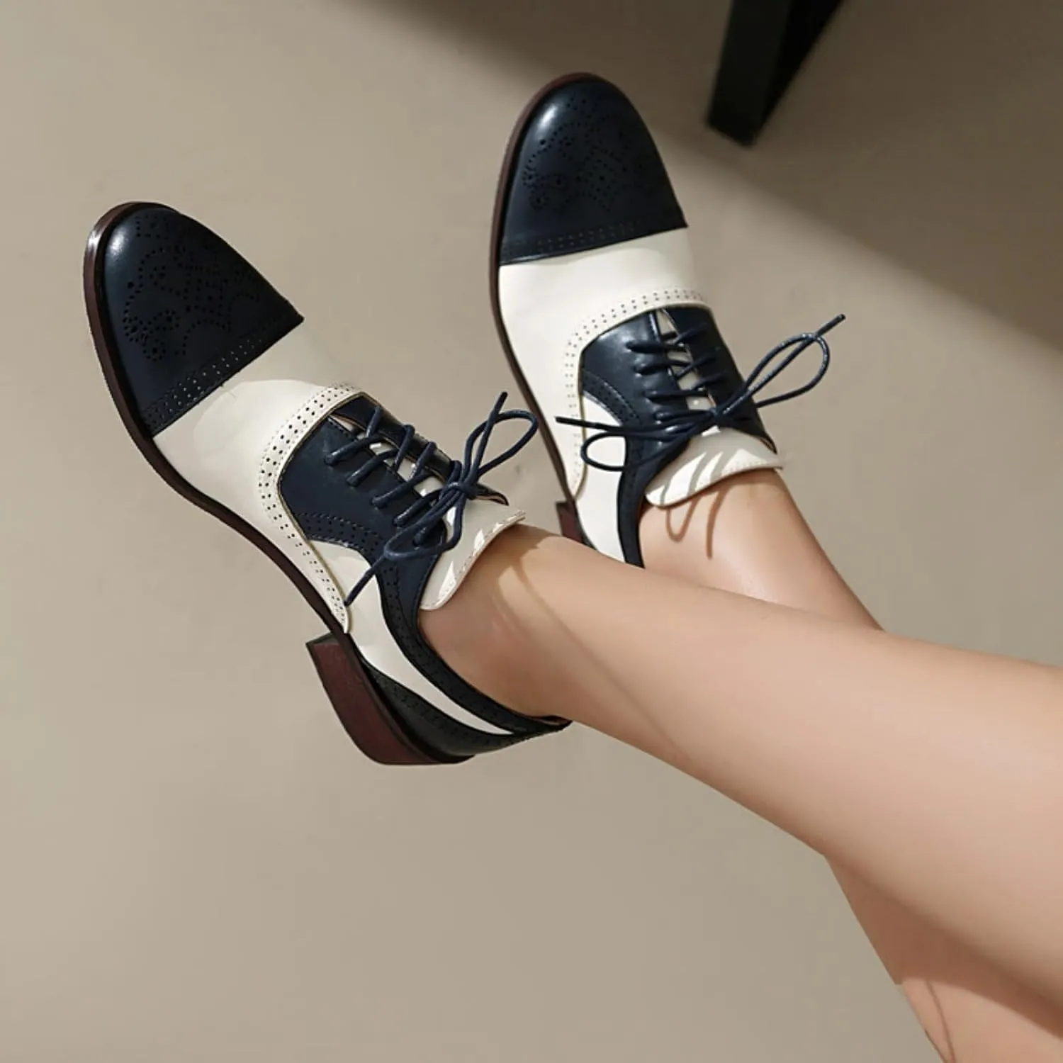 Women's Leather Perforated Lace-Up Oxfords Brogues Shoes Classic Retro Round Toe Low Heels Block Patchwork Multicolor Wingtip Derby Saddle Pumps